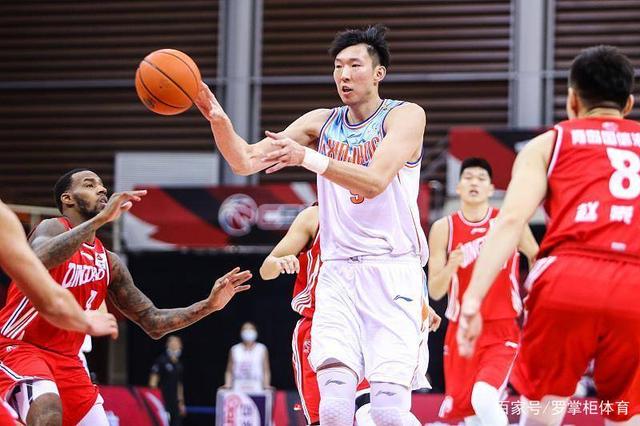 集结日意甲焦点战,新疆广汇队长鼓劲,气氛紧张,纪律约束更严格 集结日意甲焦点战,新疆广汇队长鼓劲,气氛紧张,纪律约束更严格