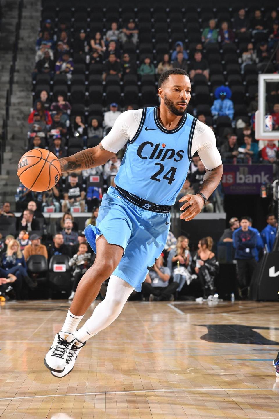 洛杉矶快船训练开放日，转会期完成体检引欢呼，中超在即，数据趋势出现新变化的简单介绍